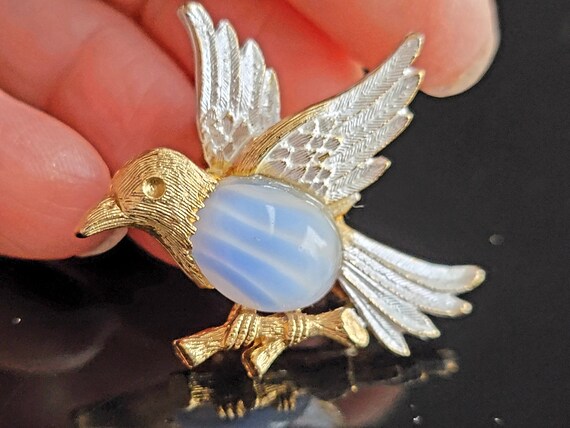 Small J.J. Blue Glass Jelly Belly Bird Brooch Pin… - image 5