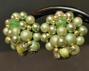 Boucles d'oreilles vertes à clip en grappe de perles Japon, boucles d'oreilles vertes pour mariage, boucles d'oreilles décoratives en grappe de perles, boucles d'oreilles vertes à clip