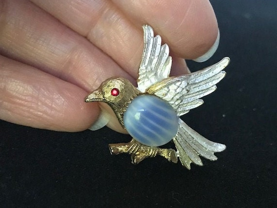 Small J.J. Blue Glass Jelly Belly Bird Brooch Pin… - image 1