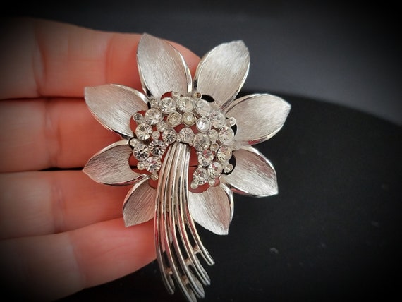 Trifari large flower crystal brooch pin ,large rh… - image 7