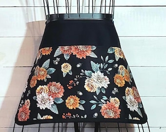 Charming Pocket Waist Apron for Servers, Vendors, Teachers, Baristas