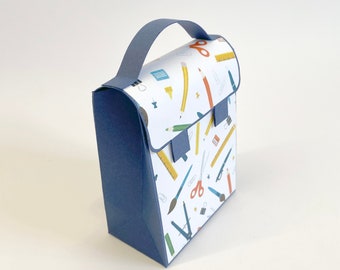 Schulranzen, Schultasche aus Karton bzw. Papier zur Einschulung, edel und handgemacht aus hochwertigen Materialien (9x12,5x5 cm)