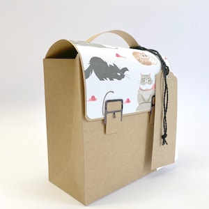 Schulranzen, Schultasche aus Karton zur Einschulung, edel und handgemacht aus hochwertigen Materialien (14,5 x 16 x 7,5 cm)