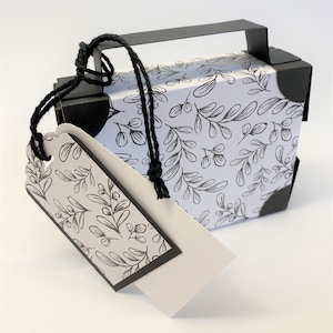 Koffer, Reisekoffer aus Papier und Karton als Geschenkverpackung für ein Geldgeschenk zum Urlaub oder für einen Reisegutschein (12x9x3,5cm)