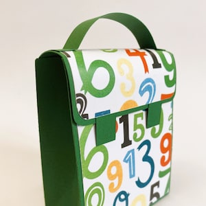 Schulranzen, Schultasche aus Karton bzw. Papier zur Einschulung, edel und handgemacht aus hochwertigen Materialien (9x12,5x5 cm)