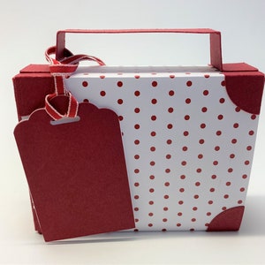 Koffer, Reisekoffer aus Papier und Karton als Geschenkverpackung für ein Geldgeschenk zum Urlaub oder für einen Reisegutschein (12x9x3,5cm)