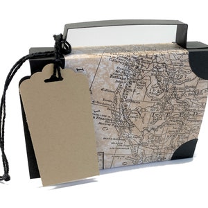 Koffer, Reisekoffer aus Papier und Karton als Geschenkverpackung für ein Geldgeschenk zum Urlaub oder für einen Reisegutschein (15x11x3,5cm)