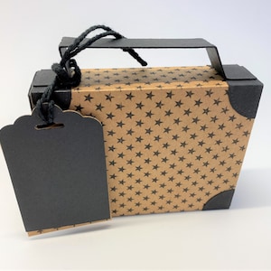 Koffer, Reisekoffer aus Papier und Karton als Geschenkverpackung für ein Geldgeschenk zum Urlaub oder für einen Reisegutschein (12x9x3,5cm)