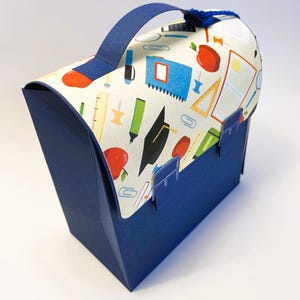 Schulranzen, Schultasche aus Karton zur Einschulung, edel und handgemacht aus hochwertigen Materialien (14,5 x 16 x 7,5 cm)
