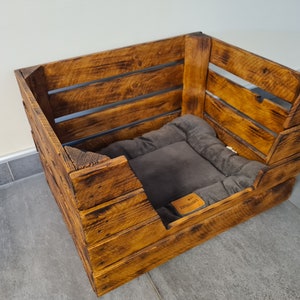 Hundebett Katzenbett Tierbett aus Holz 50 x 40 x 30cm Rustikal Katze Hund Körbchen Holzkiste Obstkiste Schlafplatz Hundekorb Katzenkorb Bild 3