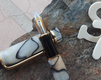 Vintage Jinhao two-tone gold-plated medium fountain pens