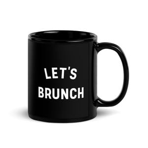 Lassen Sie uns Brunch schwarze glänzende Tasse