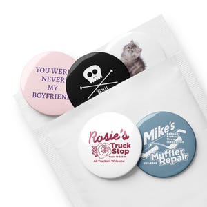 Lorelai Gilmore T-shirts Set of Pin Buttons