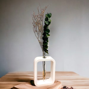 Vase mit Reagenzglas im skandinavischem Stil aus Keraflott Handgegossen Bild 1