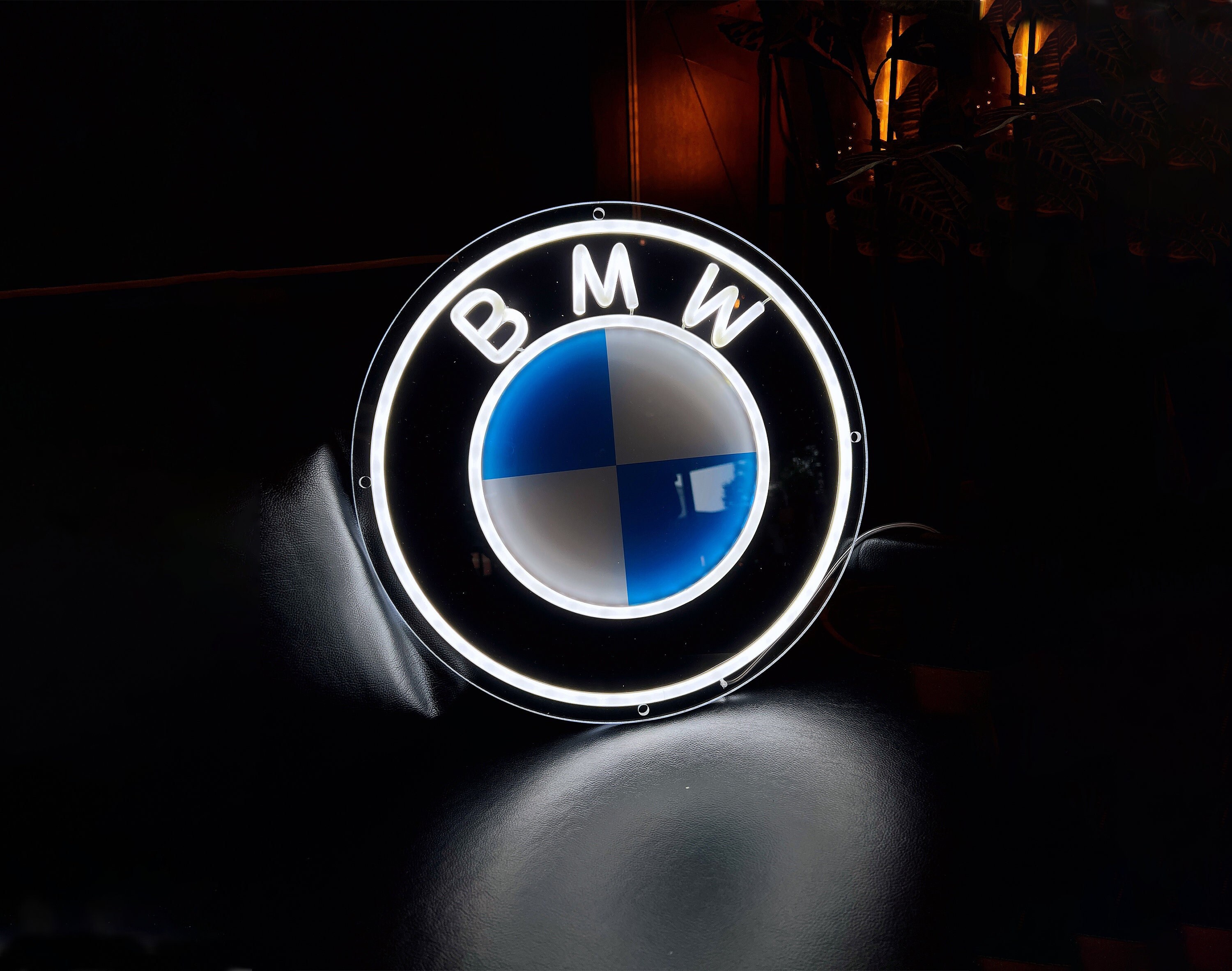 Enseigne au néon BMW / Conception de logo personnalisée pour les