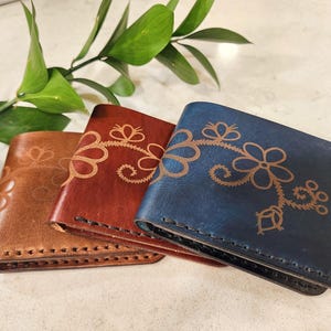 Cartera de piel con grabado floral métis - Fabricada autóctona - Hecha a mano - Regalos para él