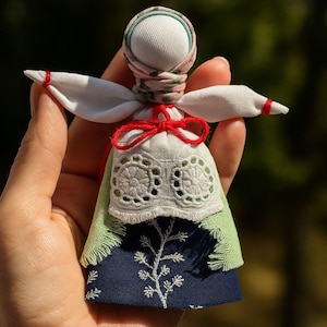 Little Ukrainian Motanka Doll – Handmade Protection Amulet with Ritual Gift | Traditional Slavic Talisman from Ukraine