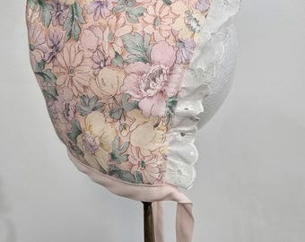 女の子用ハンドメイドボンネット、花柄、ヴィンテージコットンボンネット、0～3ヶ月