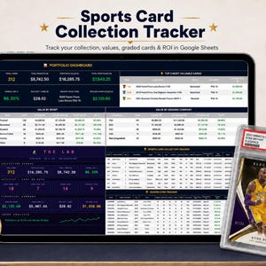 Puede incluir: Un rastreador digital de colecciones de tarjetas deportivas en una tableta. La pantalla muestra análisis de datos y gráficos, con el texto "Sports Card Collection Tracker". Se ve una tarjeta de Kobe Bryant. Descarga instantánea de Google Sheets.