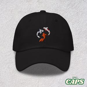 Koi Fischmütze | Verstellbare Papa-Mütze mit japanischer Koi-Fisch-Stickerei | Minimalistische Yin Yang Koi Fisch Mütze | Einzigartiges Geschenk für Fischliebhaber |