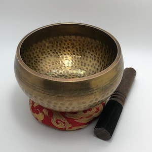 Véritable bol chantant battu à la main de 13 centimètres, bol chantant tibétain de méditation, bol chantant de guérison des chakras pour la méditation