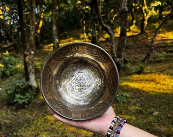 Cuenco tibetano para meditación con forma de flor de la vida hecho a mano