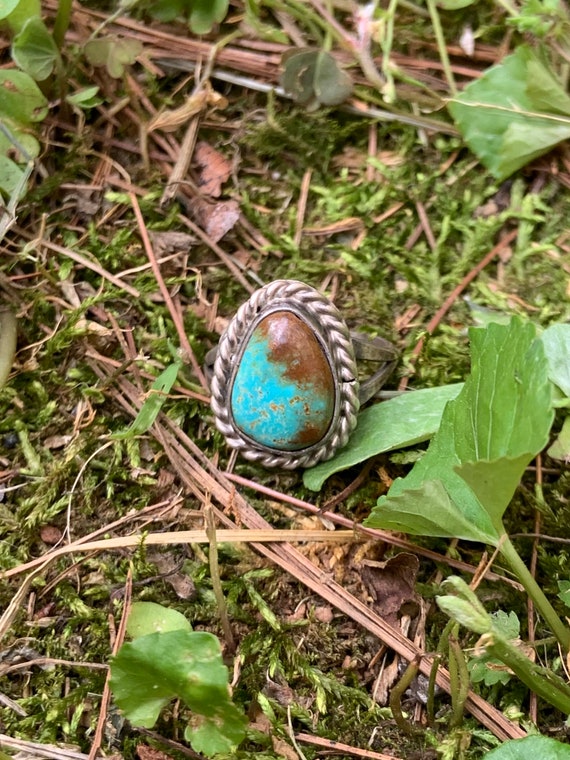 Turquoise and Silver Native American Ring - image 7