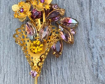 Vintage Gold Tone Bunch Of Flowers Brooch