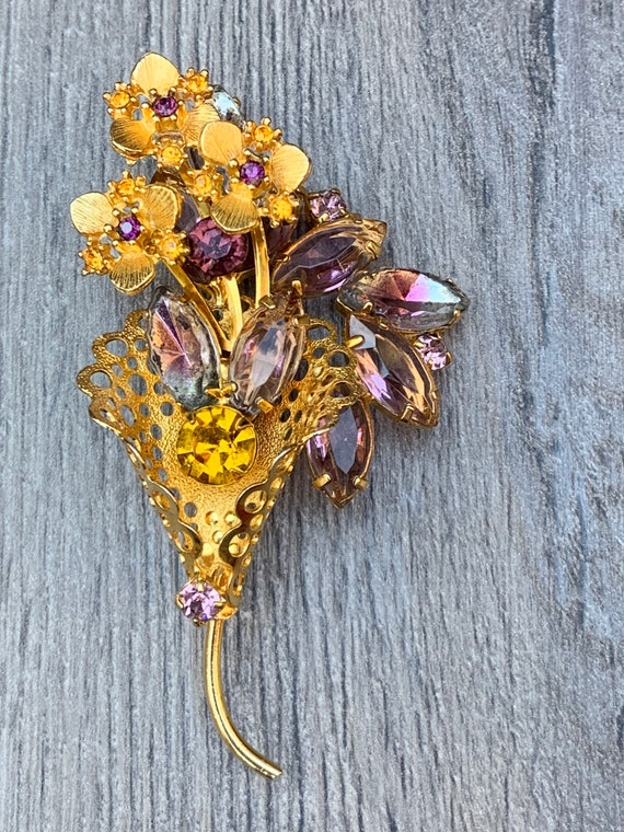 Vintage Gold Tone Bunch Of Flowers Brooch