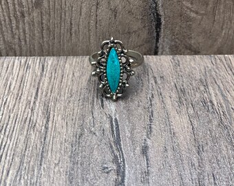 Turquoise Colored and Silver Tone Oval Vintage Ring