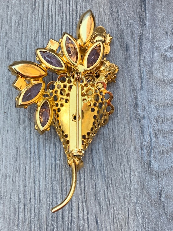 Vintage Gold Tone Bunch Of Flowers Brooch - image 3