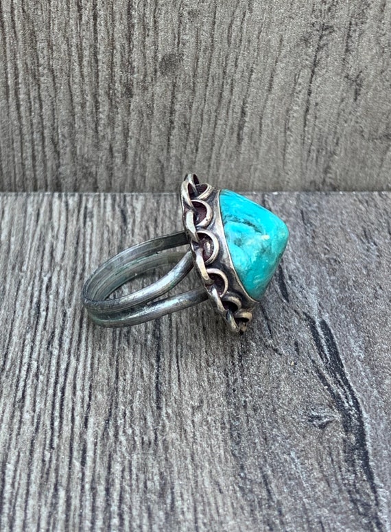 Native American Silver and Turquoise Ring With Sc… - image 2