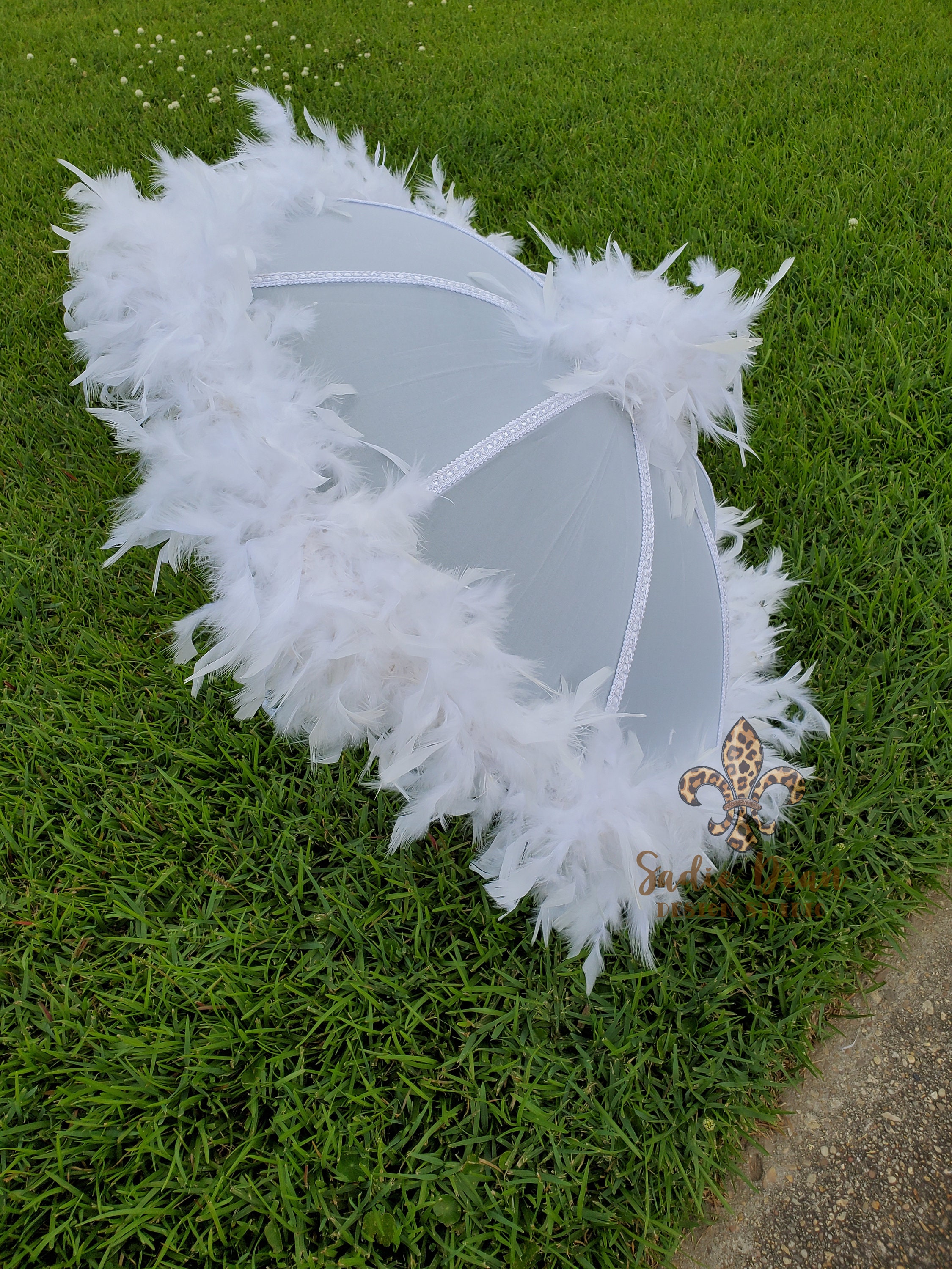how to decorate an umbrella for mardi gras