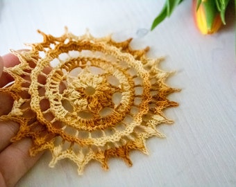 Mélange crochet doily, 11 cm