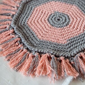Crochet placemat, 30 cm
