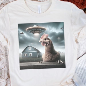 Funny UFO Shirt, Alien & Chicken Lover Tee, Chicken Farm Shirt, Vintage Chicken Alien T-Shirt, Retro 90s Space Tee, Funny Gag Gift