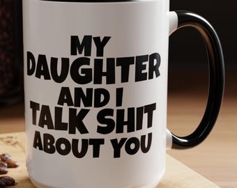 Taza divertida para mamá y papá, mi hija y yo hablamos mal de ti, regalo para papá y mamá de mi hija, taza de café atrevida, regalo sarcástico para ella y él