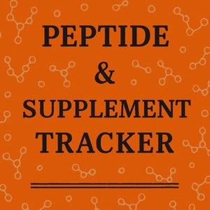 Könnte beinhalten: Ein orangefarbener Hintergrund mit dem Text "PEPTIDE & SUPPLEMENT TRACKER" in fetter schwarzer Schrift. Der Hintergrund weist ein Muster aus weißen Molekularstrukturen und kleinen Kreisen auf. Zwei horizontale schwarze Linien umrahmen den Text.