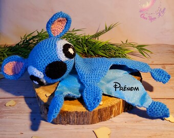 Doudou Stitch pour bébés ou jeunes enfants fait main au crochet - Cadeau naissance, baptême, anniversaire...