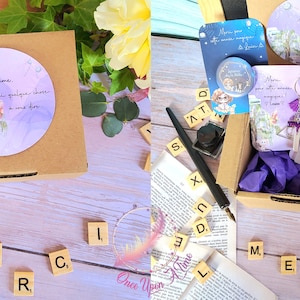 Könnte beinhalten: Eine braune Pappbox mit einem violetten und weißen Aufkleber, auf dem "Madame, J'ai quelques choses à vous dire." steht. Die Box ist von Holzwürfeln umgeben, die "MERCI" buchstabieren.