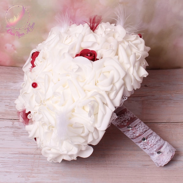 Petit bouquet de mariée en fleurs artificielles (Création Once Upon A Time !)