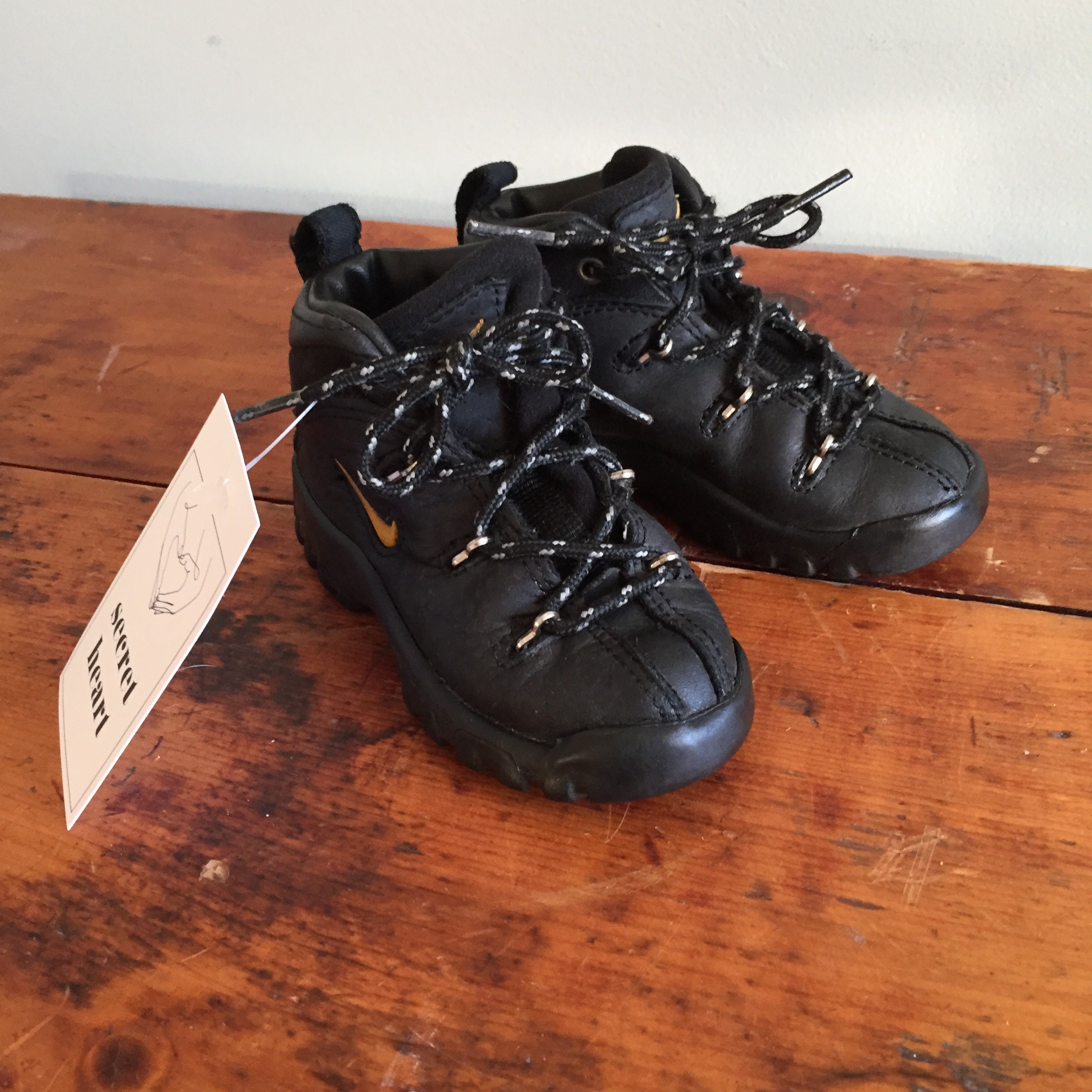 nike hiking boots black