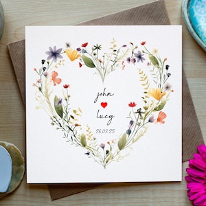 Gepersonaliseerde bloemen trouwkaart, huwelijkscadeau, hartkrans wilde bloemen, jubileumkaart, verlovingskaart, verlovingscadeau.