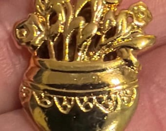Vintage Gold Tone Lapel Hat Pin Vase with Flowers Plant Pot of Gold