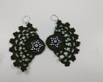 Crochet earrings in the shape of a vertical fan with silver basket closure