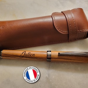 Stylo personnalisé gravé en bois - Idée cadeau - Stylo roller rechargeable à offrir avec son étui - Made in France