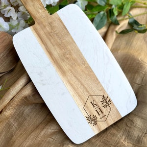 Personalized Monogrammed Charcuterie  Board, Hostess Gift for Couple, New Home Wedding Gift, Housewarming Gift for Couple, Anniversary Gift