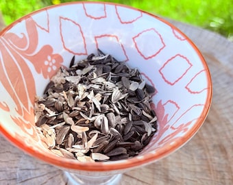 Unikalny karmnik dla ptaków ze szklaną podstawą