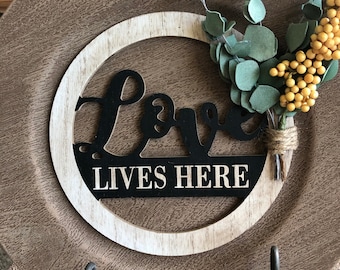 Love Lives Here Sign and Stand