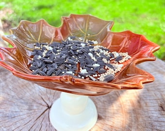 Comedero para pájaros único con forma de hoja